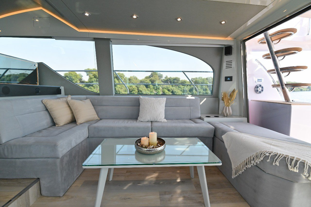 LUX50 BLUE private yacht in Dubai, preview photo 4