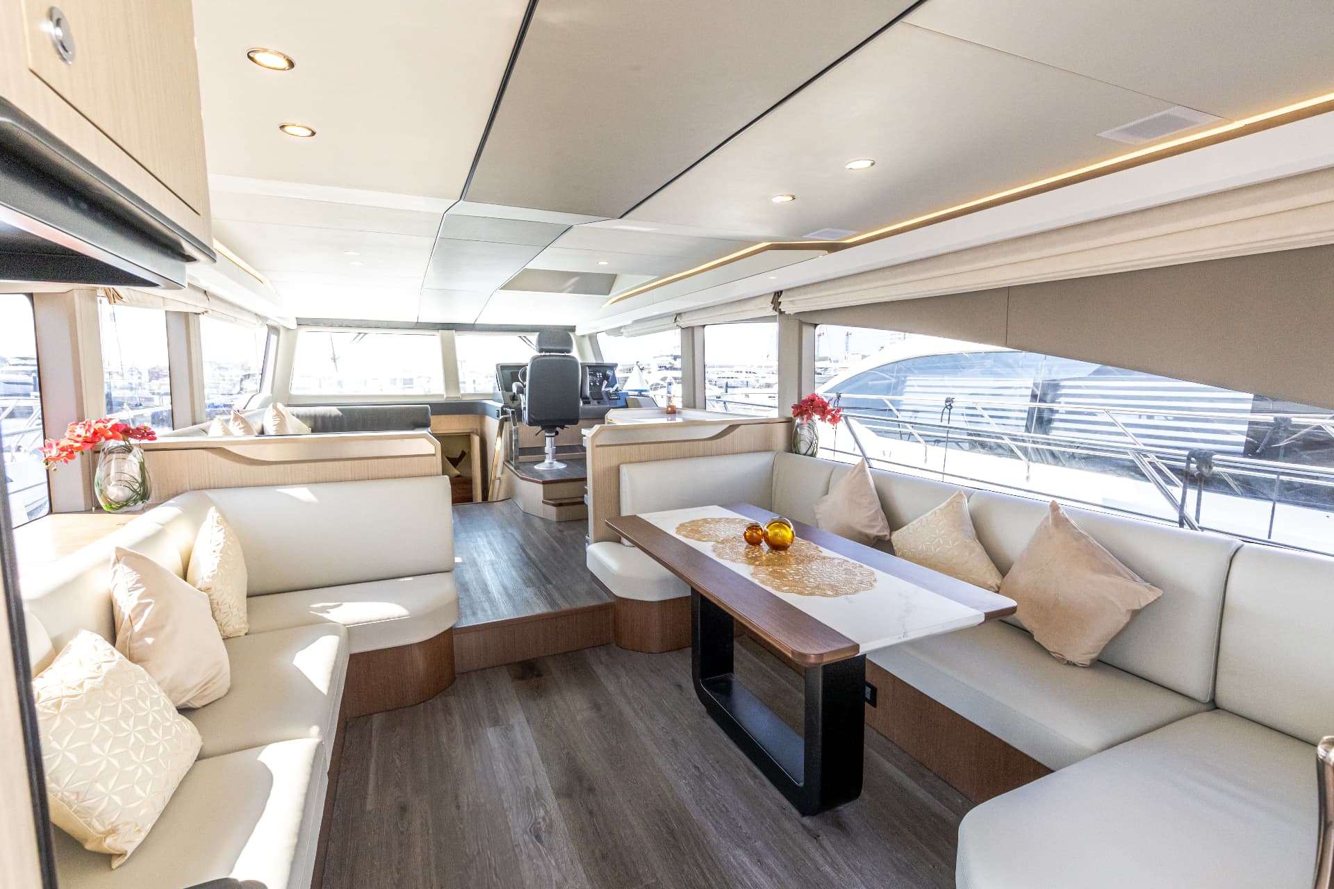 LUX53 CANOPY private yacht in Dubai, preview photo 4