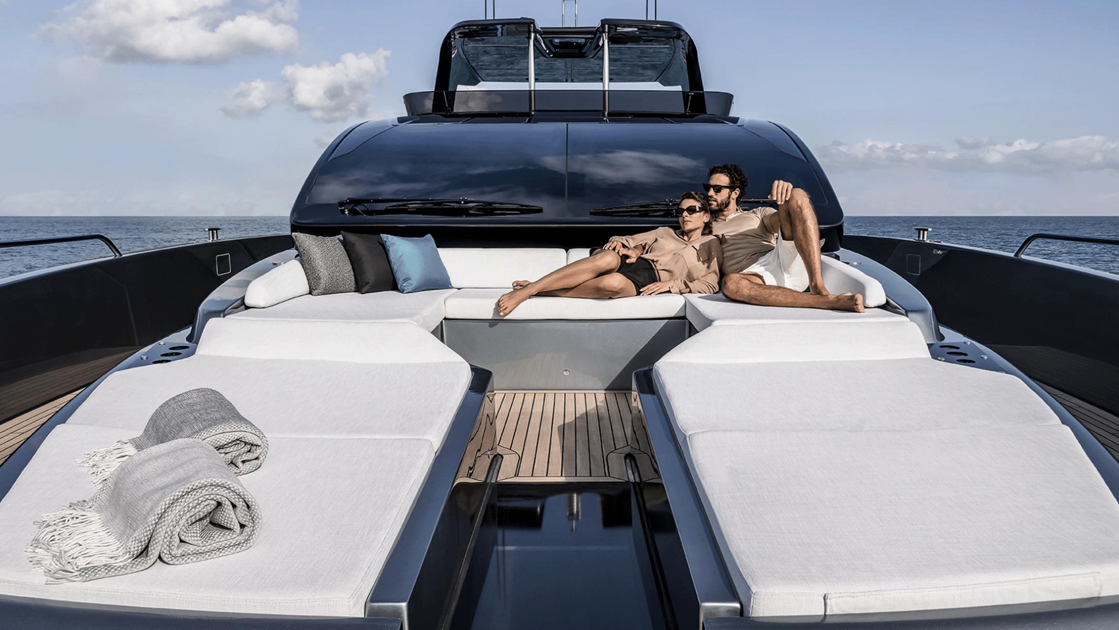ULTRALUX 82 private yacht in Dubai, preview photo 3
