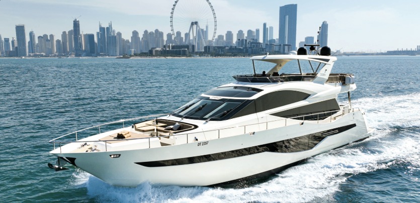SUPERIOR + JACUZZI private yacht in Dubai