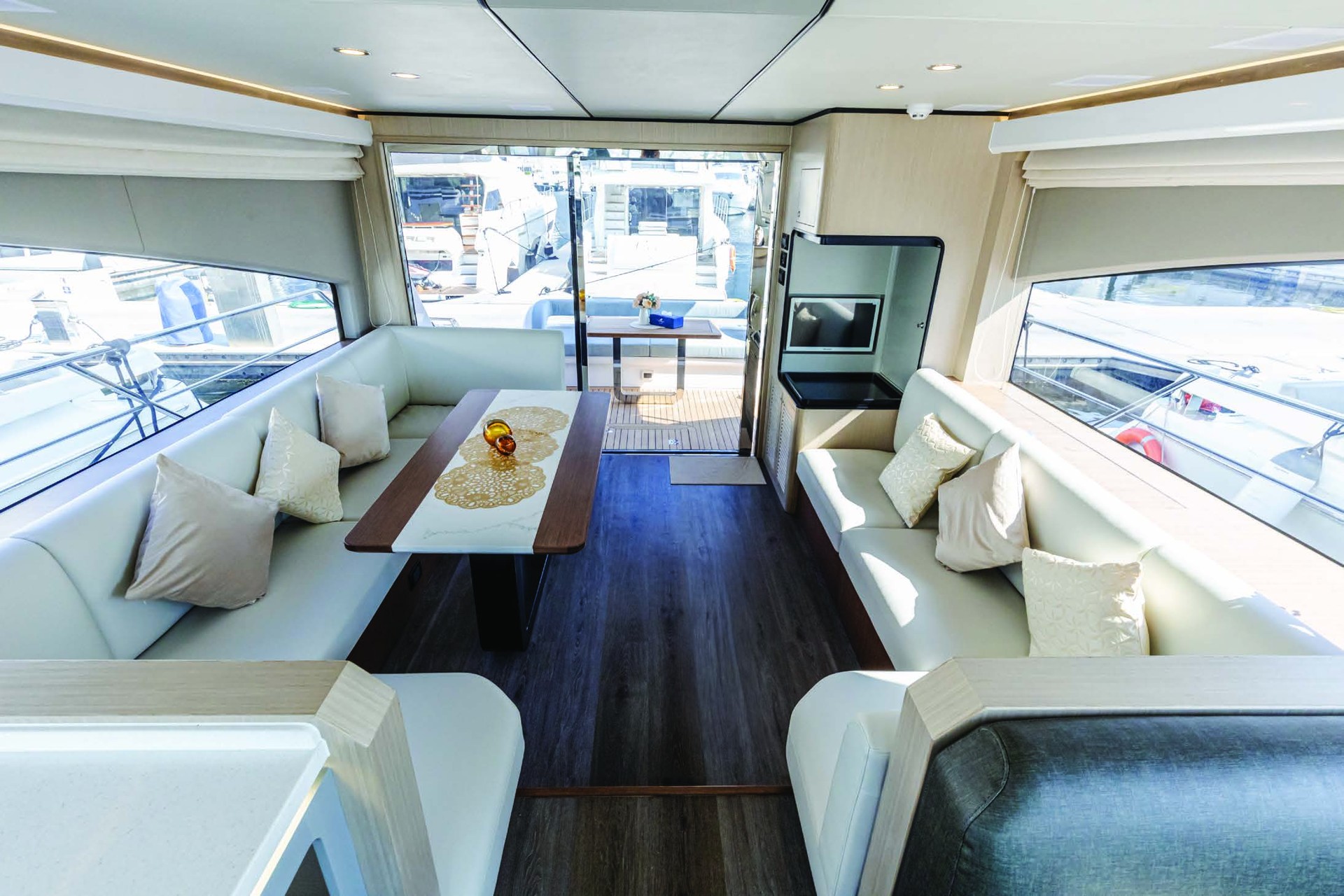 LUX53 CANOPY private yacht in Dubai, preview photo 4