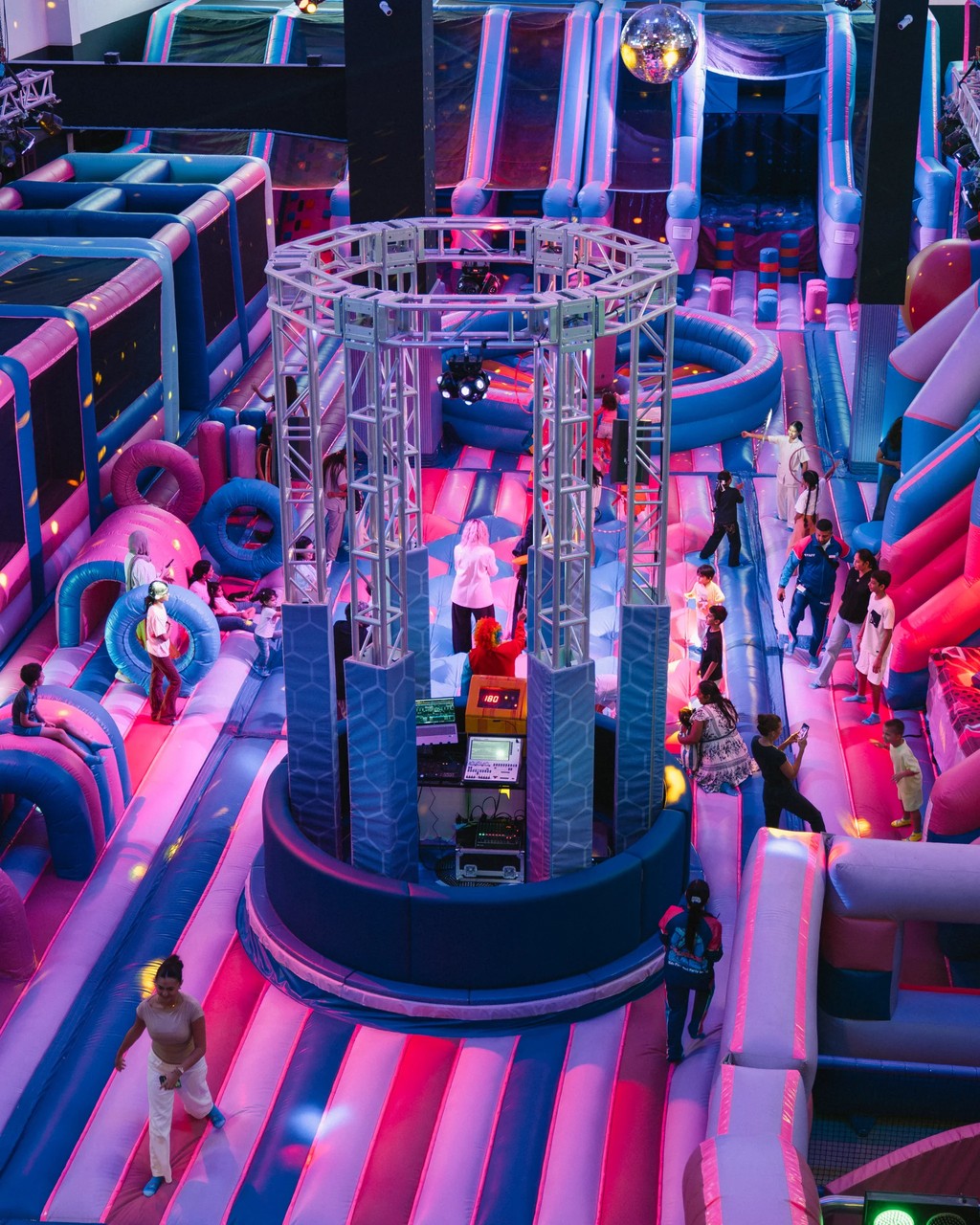 INFLATABLE GIANT KIDS PARK
