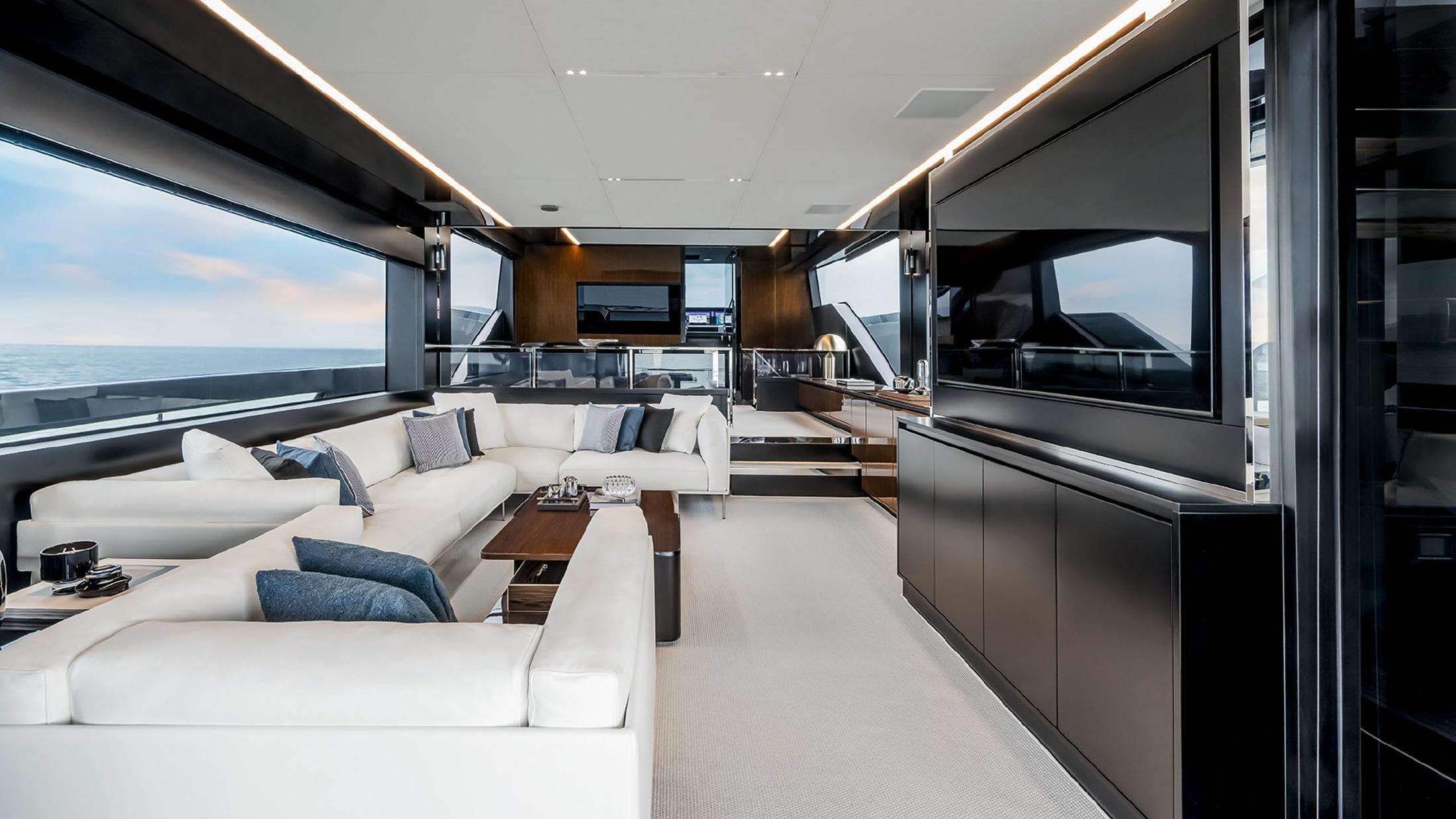 ULTRALUX 82 private yacht in Dubai, preview photo 4