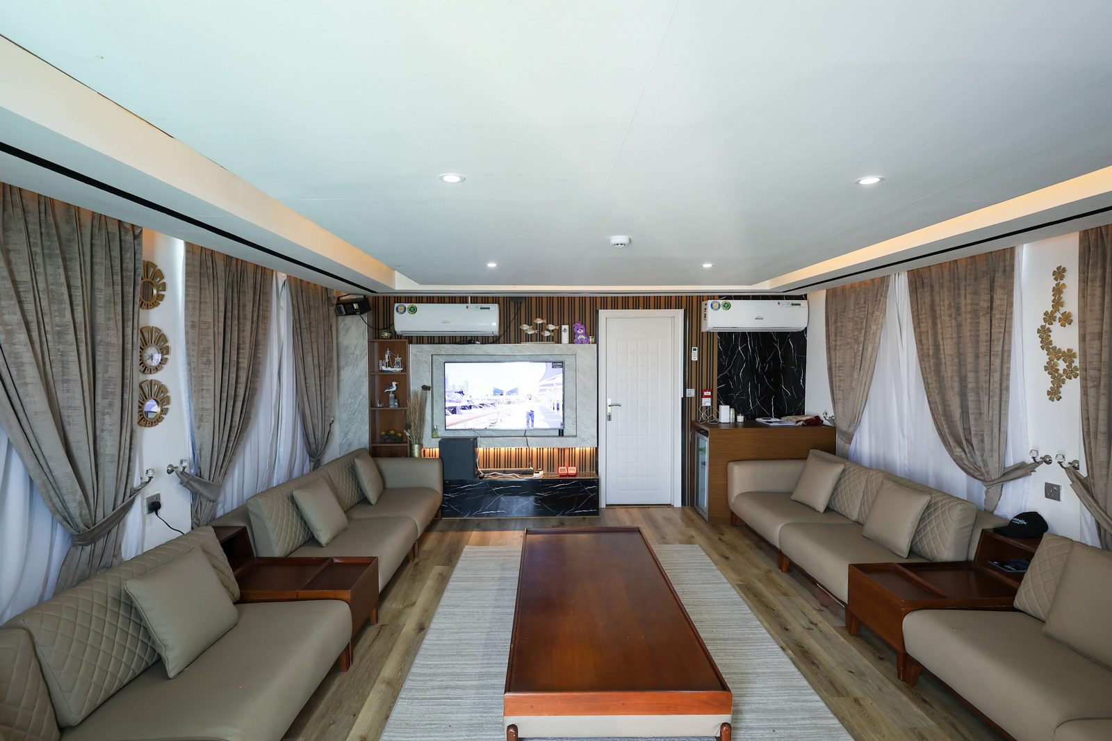 PARTY HOUSE BOAT private yacht in Dubai, preview photo 3